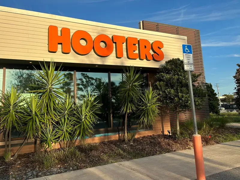 hooters family review prices